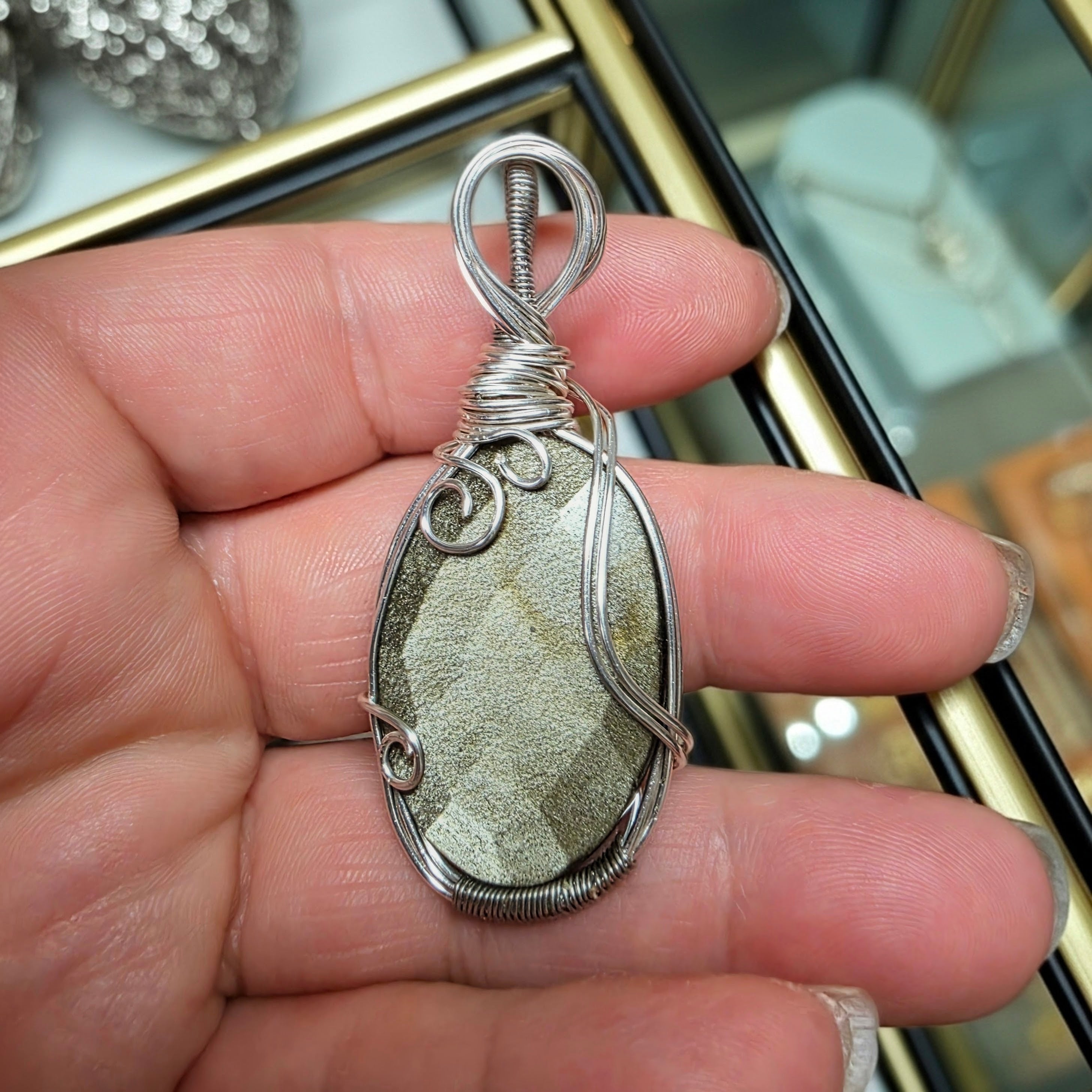 Liquid Gold Captured in Volcanic Glass